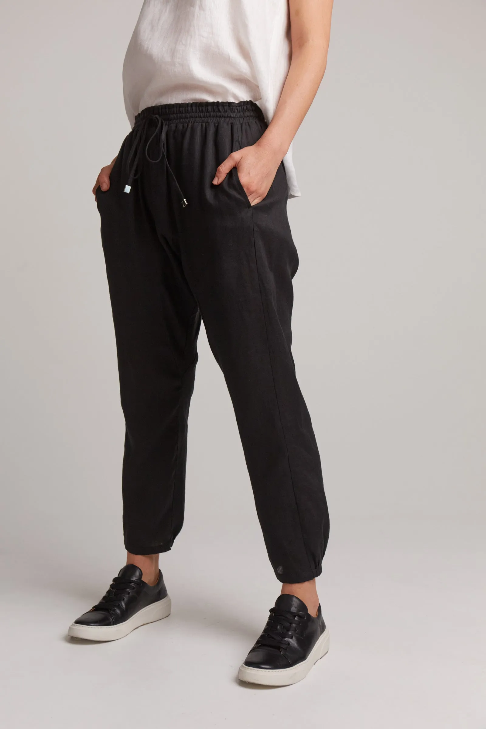 Studio Relaxed Linen Pant - Black